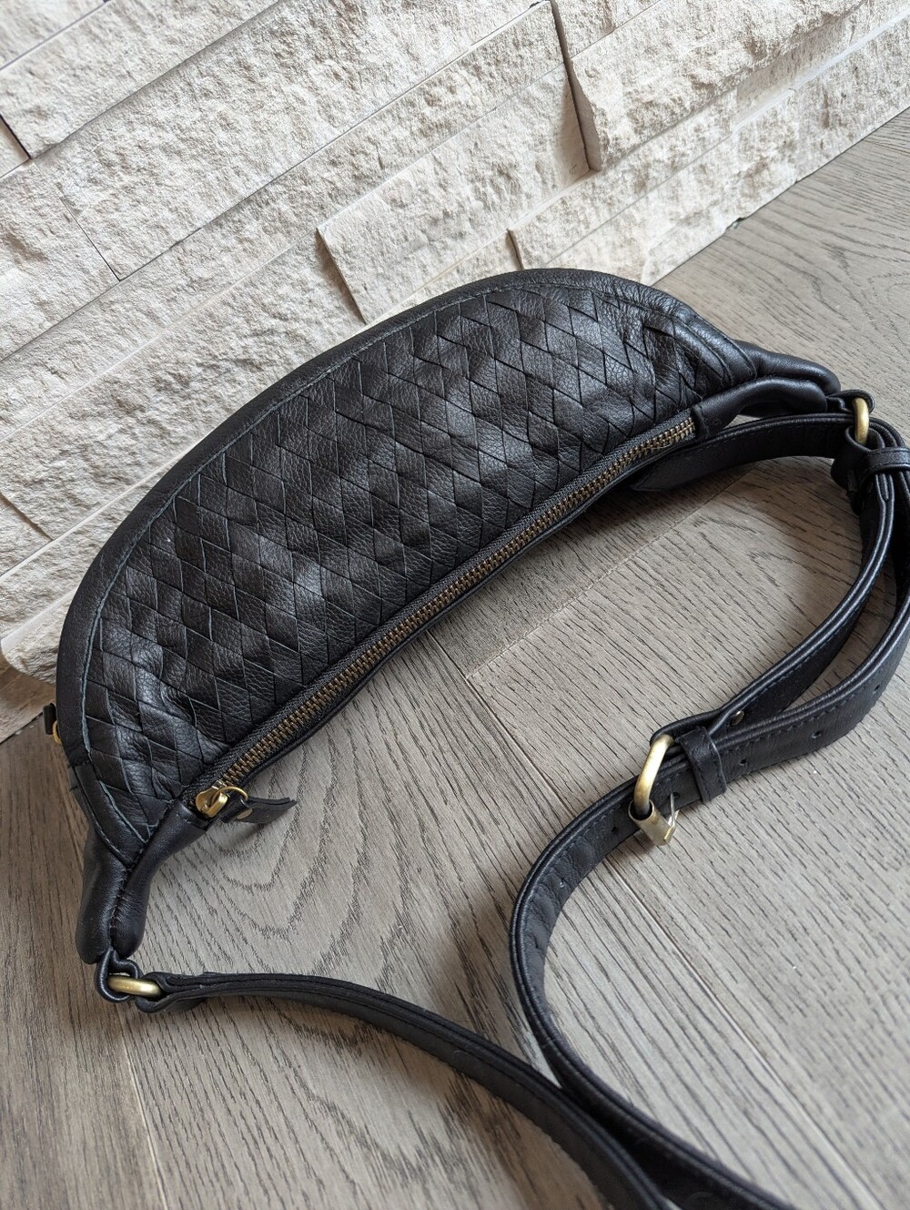 MANDRN Woven Atlas Black Crossbody Bag - Picture 3 of 6